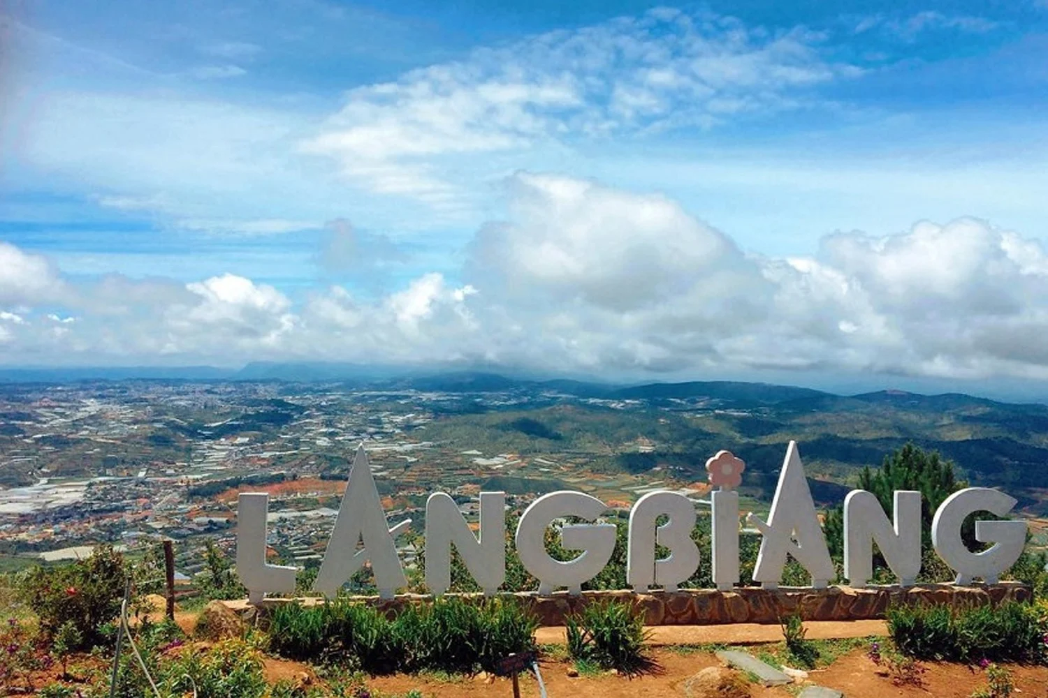 7 Days Adventurous Vietnam Trip: Ba Na Hills & Coconut Forest & Ninh Binh