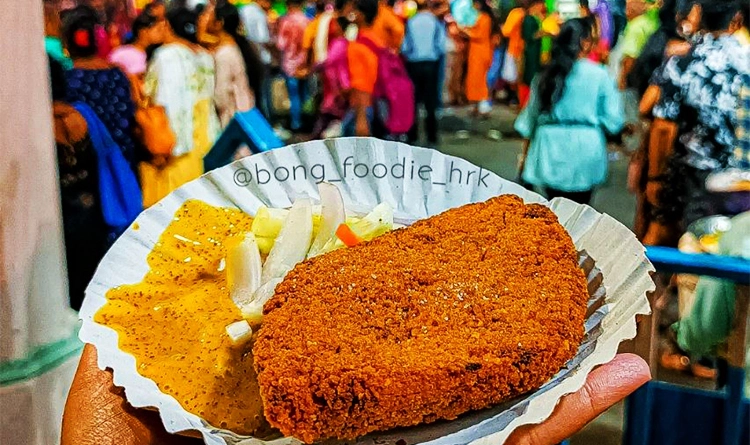 Street food  Eat Kolkata street food like phuchka, jhal muri, aloo chop,  kathi roll, fish fry and Bengali food in Delhi's Chittaranjan Park or CR  Park - Telegraph India