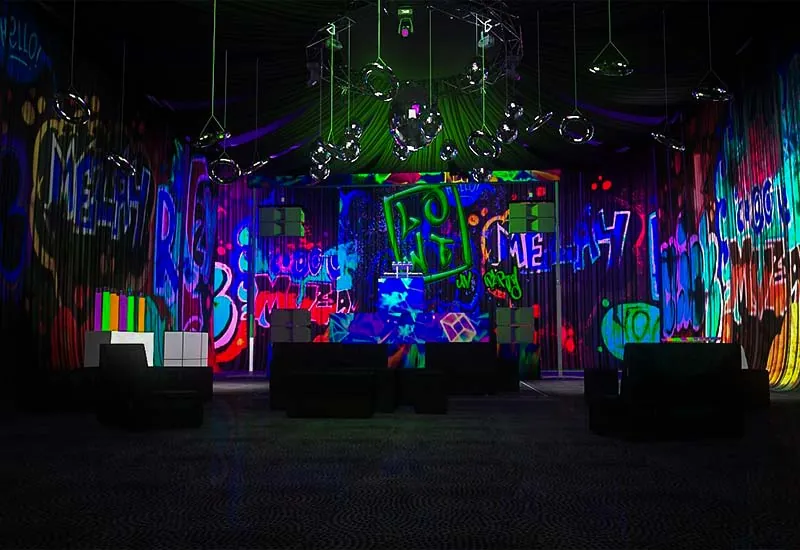 07. UV Bar