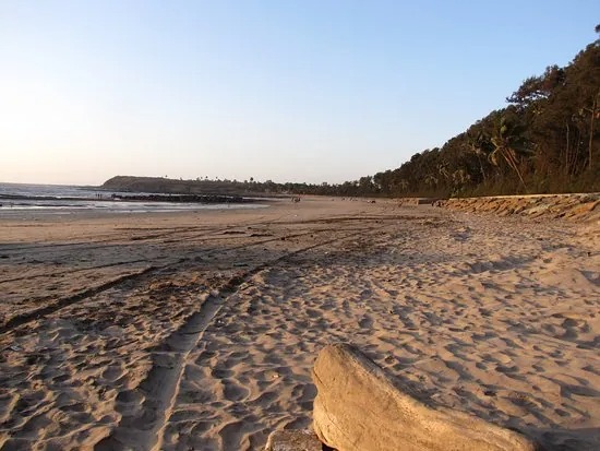 Aksa Beach: A Peaceful Weekend Getaway