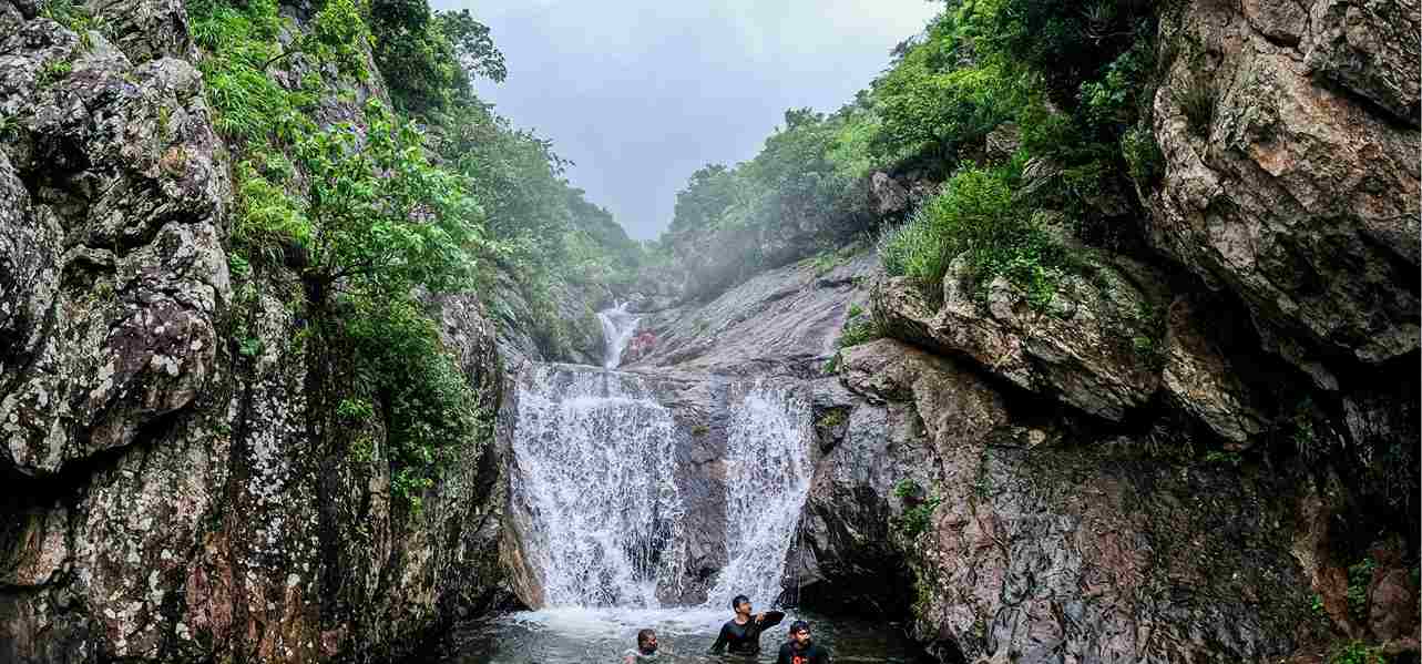 Rana Jilleda Water Falls: Family Fun by the Falls!