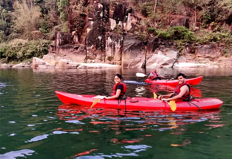 Kayaking in Shnongpdeng, Dawki
