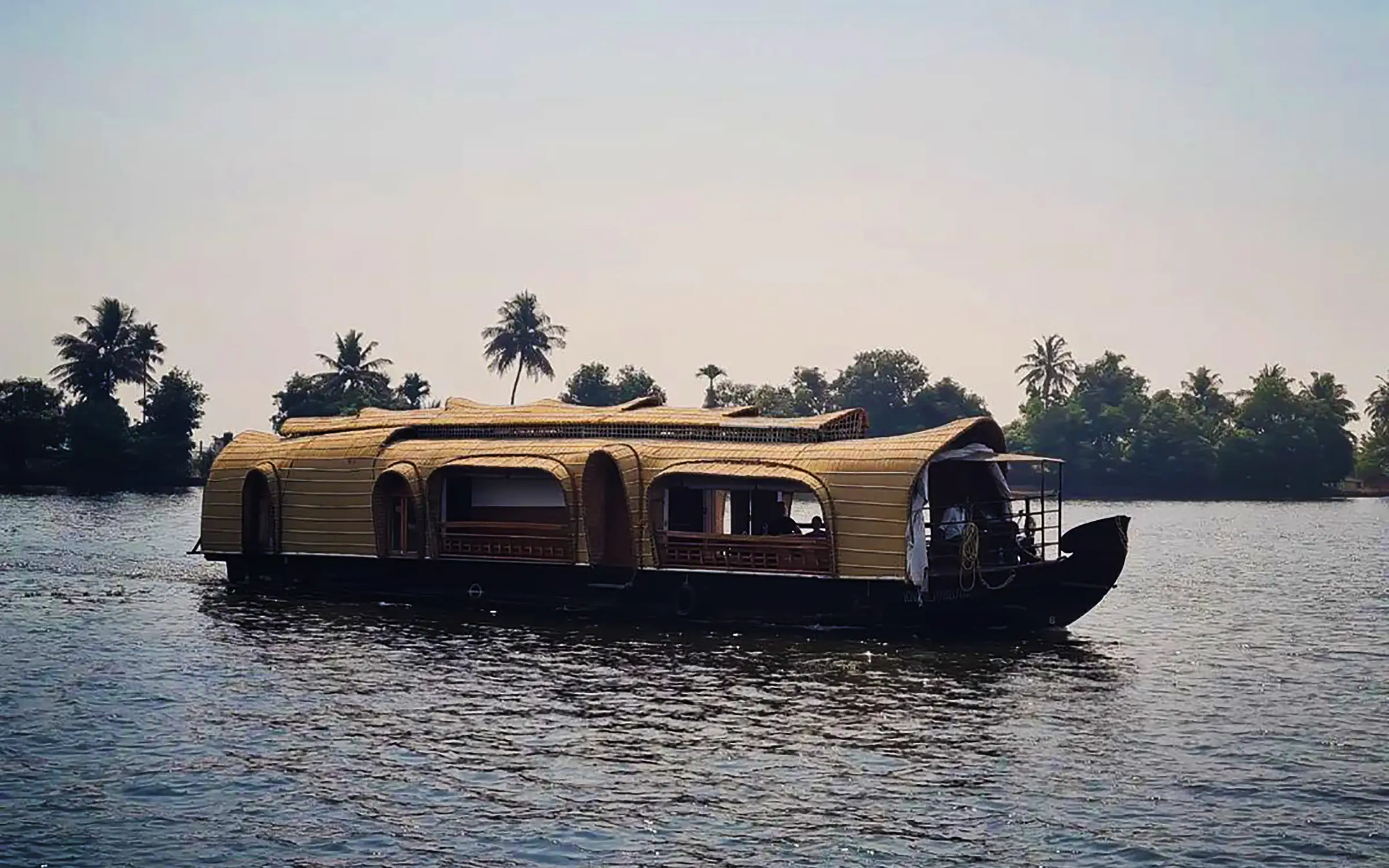 4 Days Munnar Alleppey Tour Package with Houseboat Stay