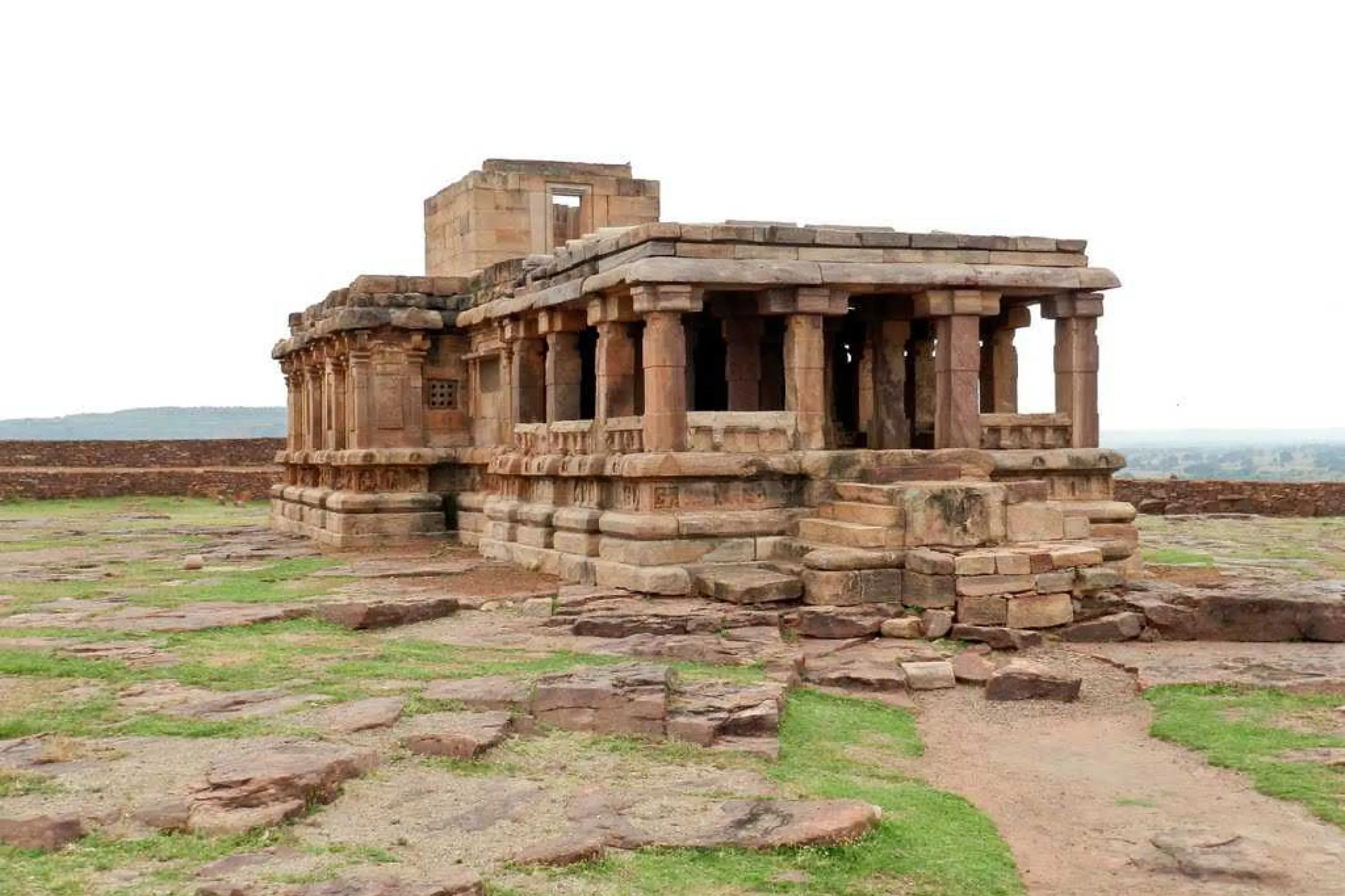 One Day Hampi to Aihole Tour Package