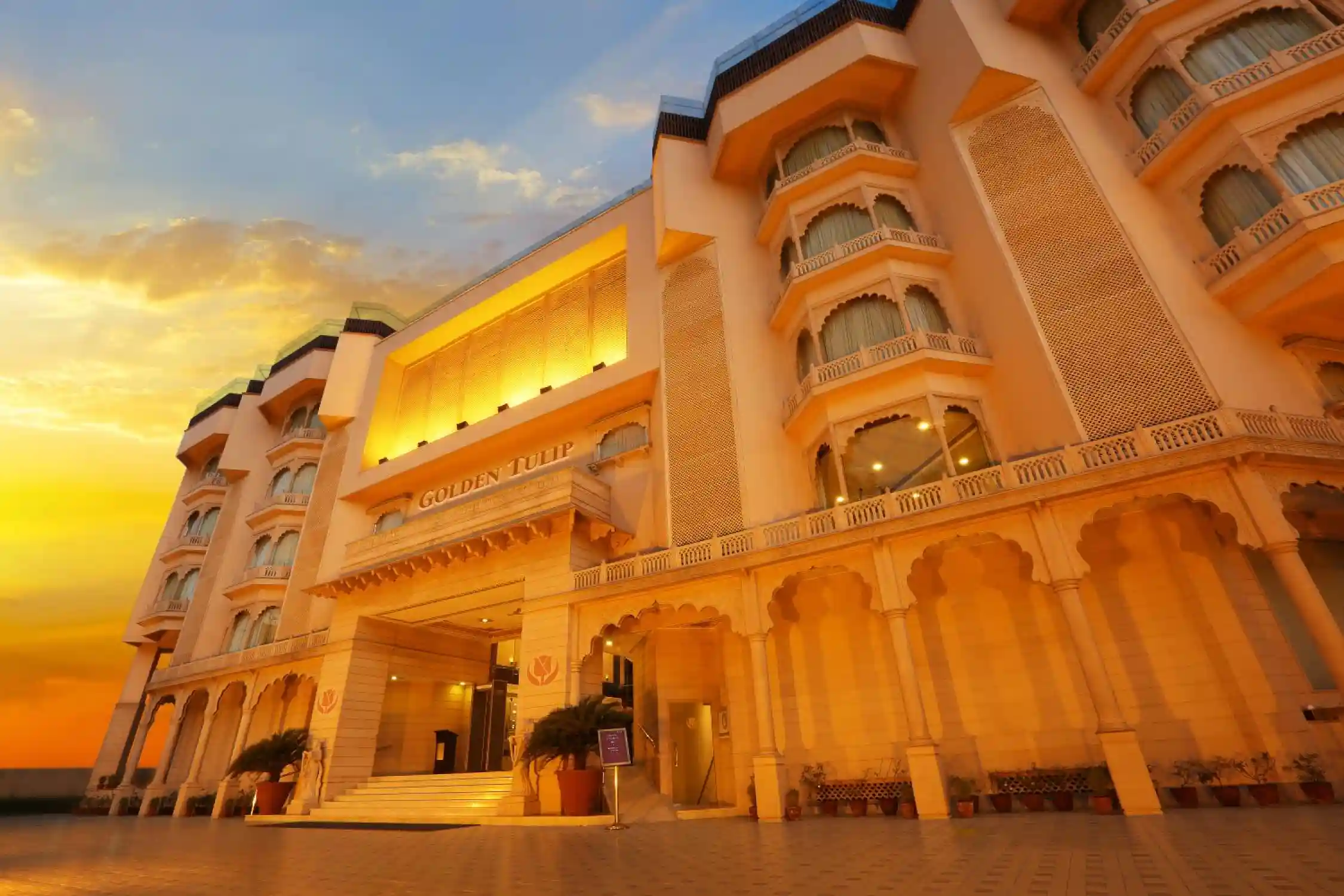 Hotel Golden Tulip Jaipur