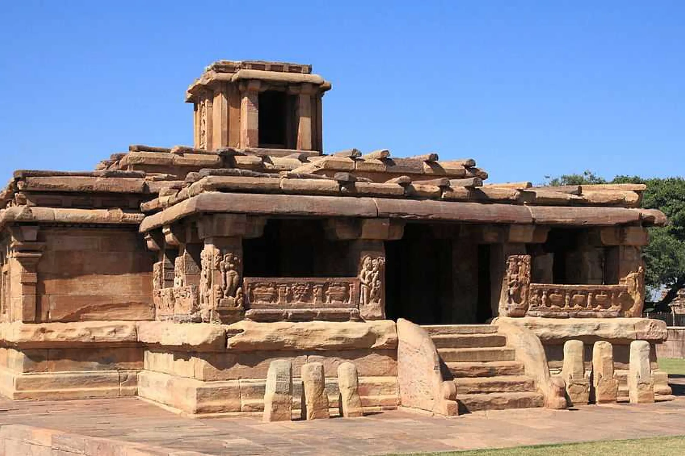 One Day Hampi to Aihole Tour Package