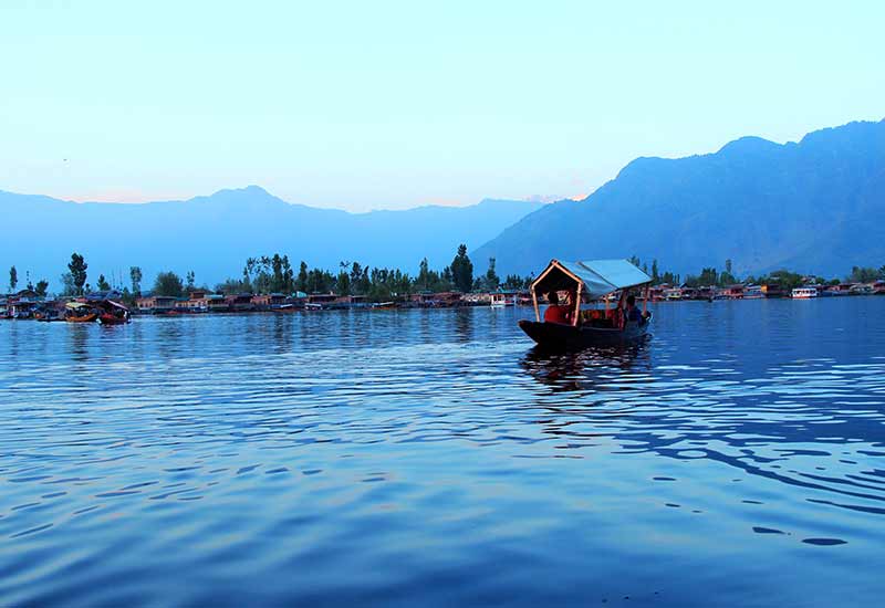 Luxury in the Lap of Kashmir Valley
