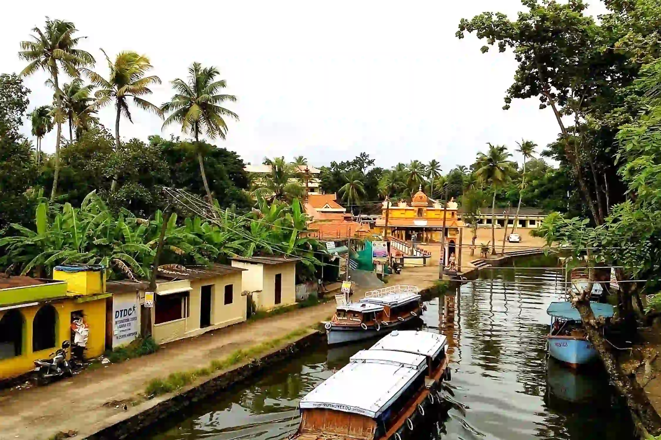 One Day Kochi to Kumarakom Trip