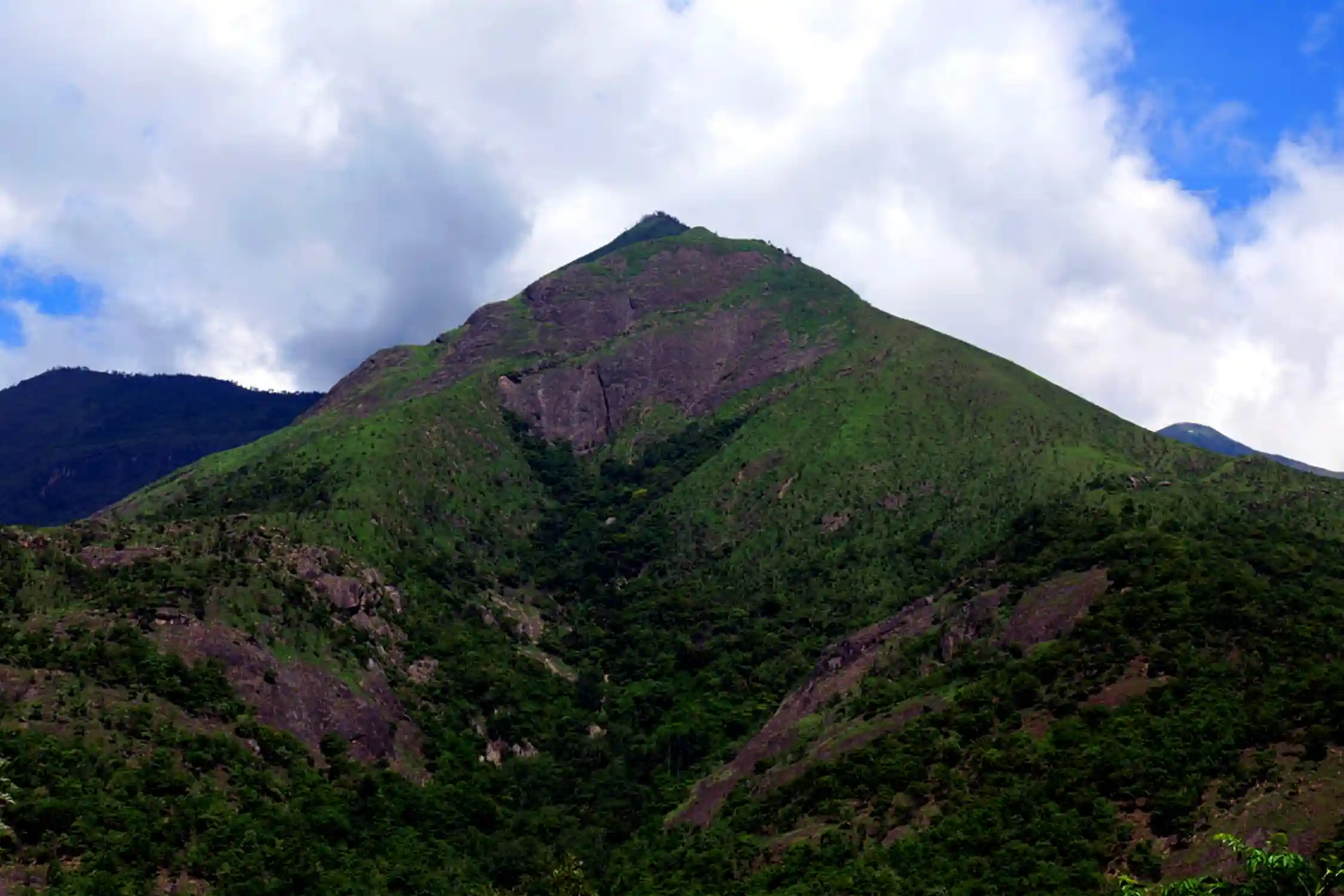 Kurangani Sambalaru Trek