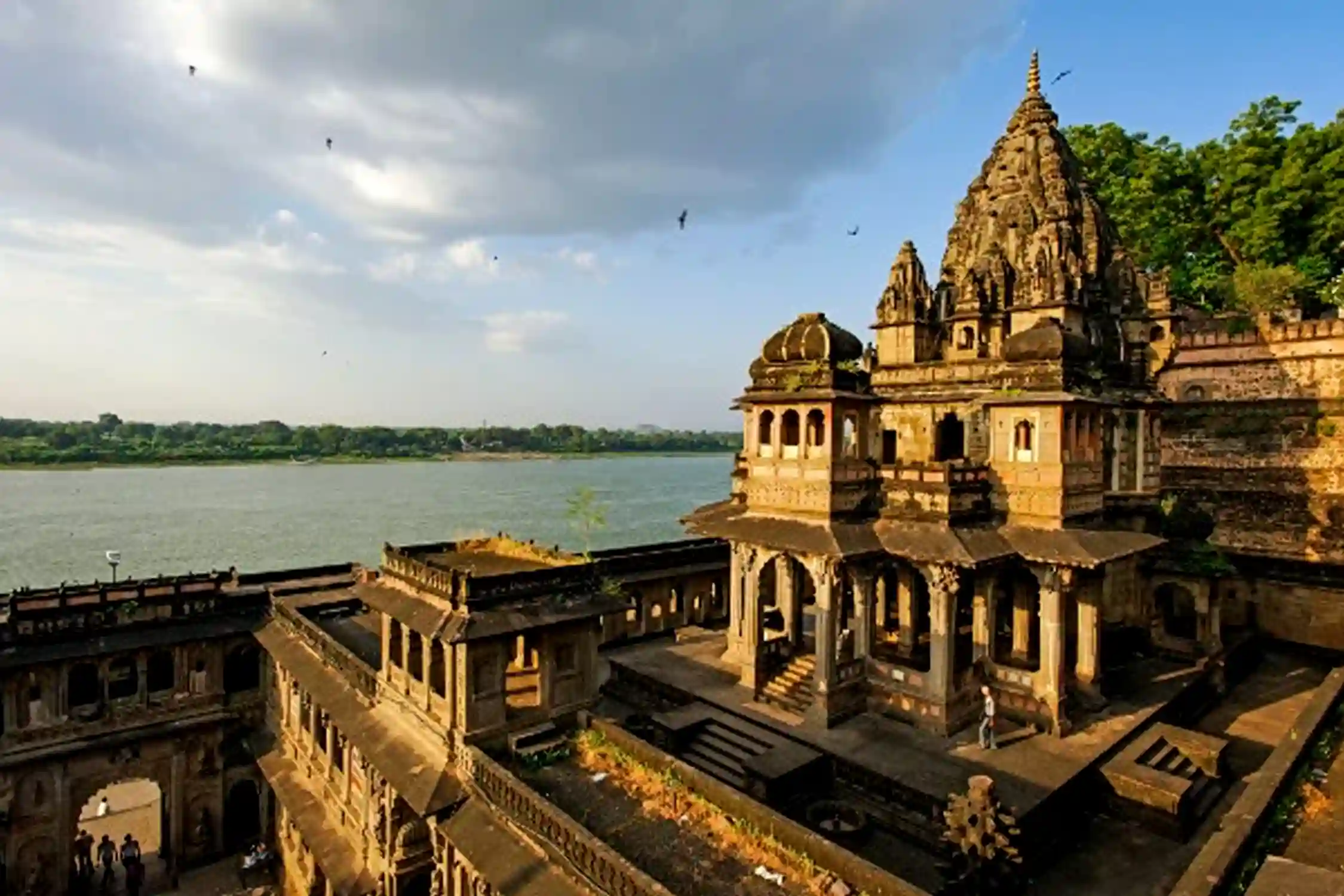 One Day Indore to Maheshwar Trip by Cab
