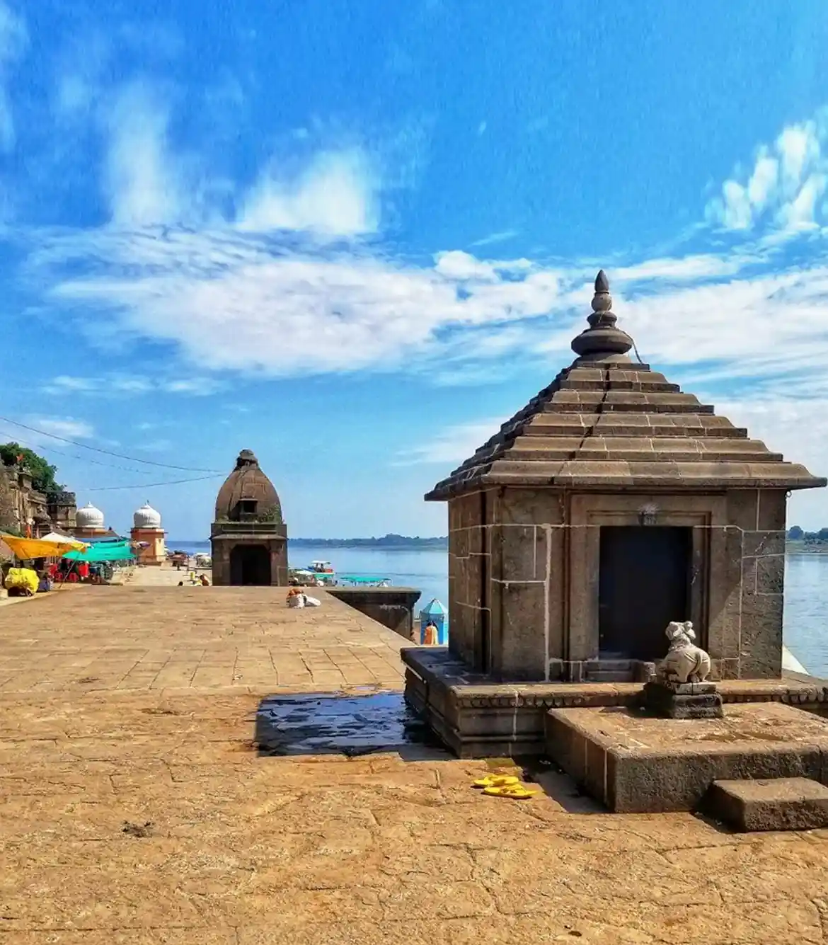 One Day Indore to Maheshwar Trip by Cab