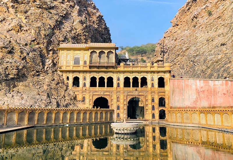 Delhi to Jaipur Tour Package by Bus
