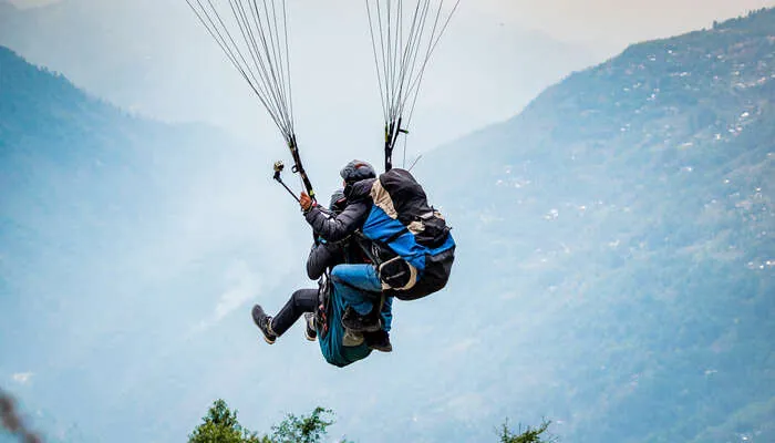 Paragliding in Jibhi