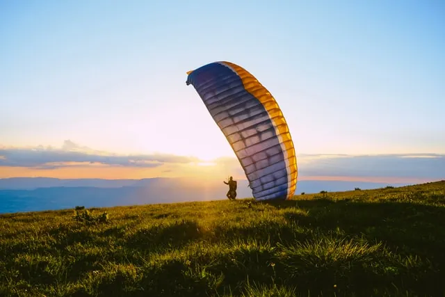 Paragliding in Pachmarhi